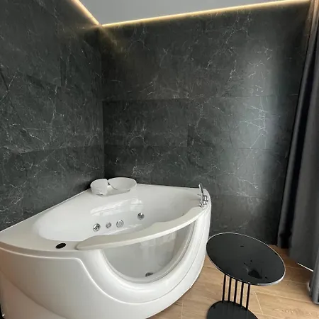 Aquamarine Luxury Apartment290 Apartment Odessa